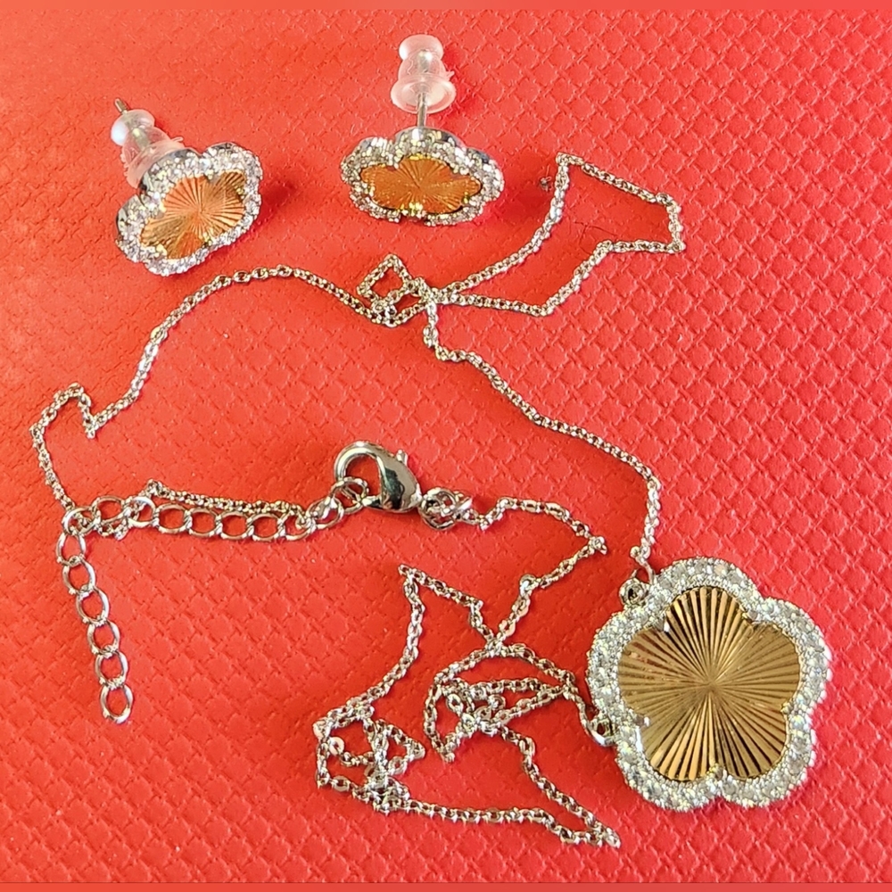 CLOVER Necklace and Earring Gift Set Fashion Jewelry NWOT